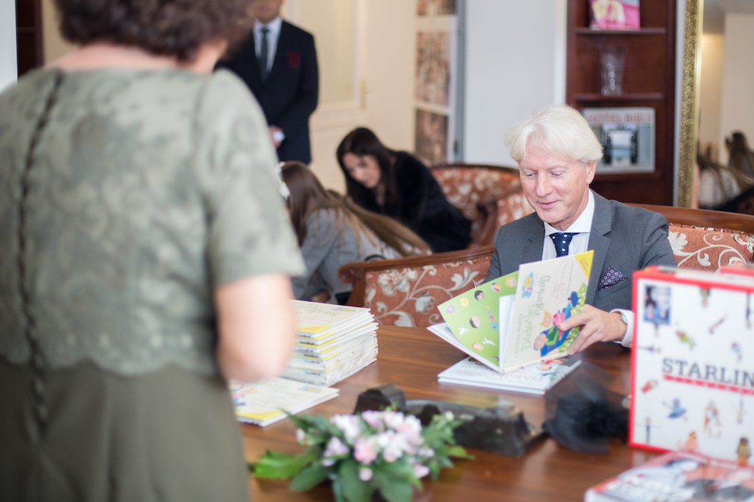 Etiketa u stolu pro deti